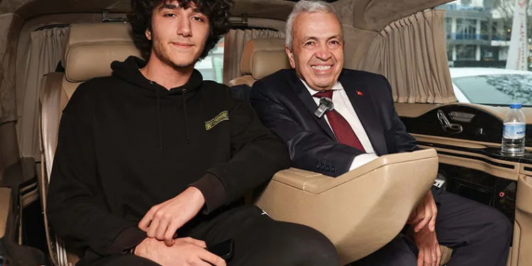 Gençler istedi, Şadi Özdemir aracıyla gezdirdi