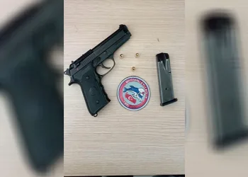 Motosikletli timler ruhsatsız tabanca ele geçirdi