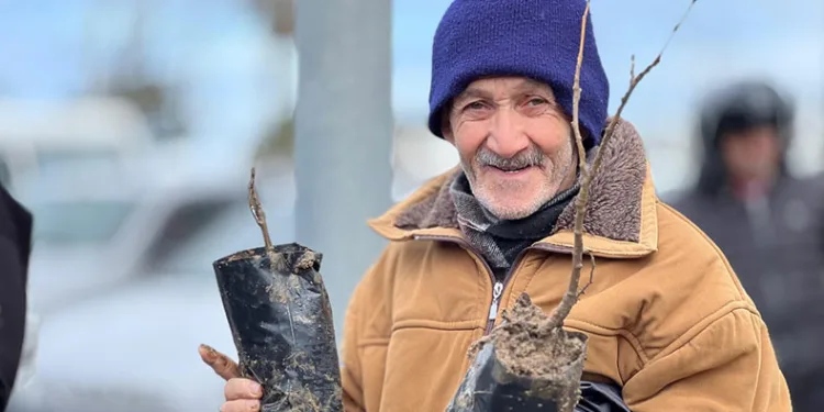 2 bin fidan dağıtıldı