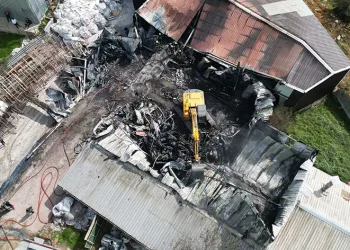Isı yalıtım malzemeleri üreten fabrika küle döndü