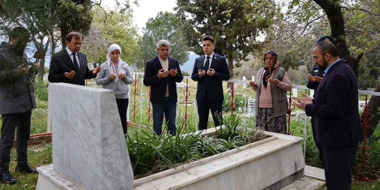 Karacasu’da şehit Kılıç mezarı başında anıldı