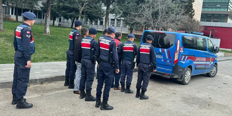 Babalarını öldüren kardeşler tutuklandı