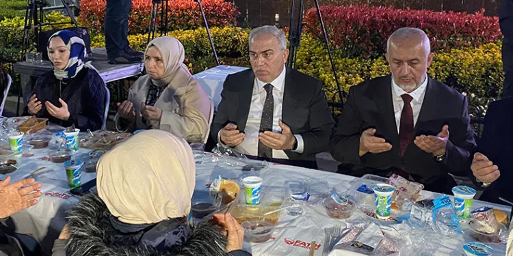 Fatih’te 5 bin kişi iftar sofrasında buluştu