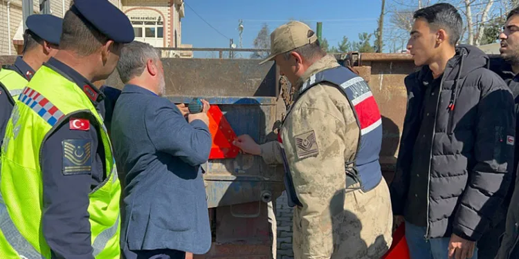Jandarmadan traktör sürücülerine güvenli tarım eğitimi