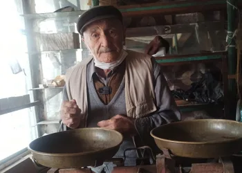50 yıllık terazisinden vazgeçmiyor