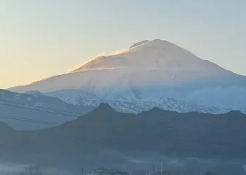 Türkiye’nin zirvesindeki fırtına görüntülendi