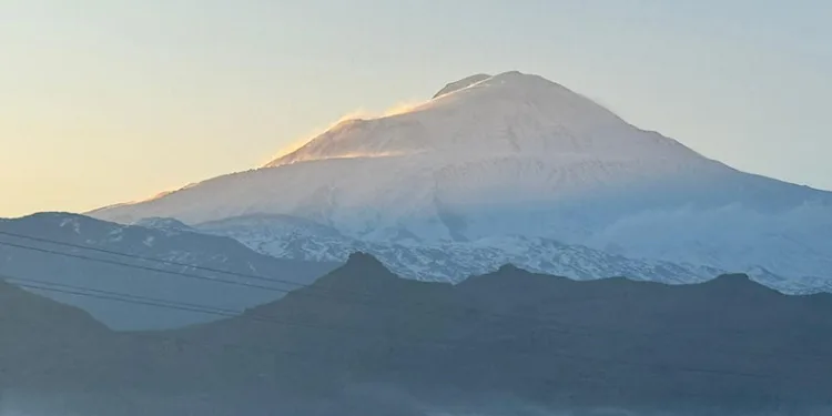Türkiye’nin zirvesindeki fırtına görüntülendi