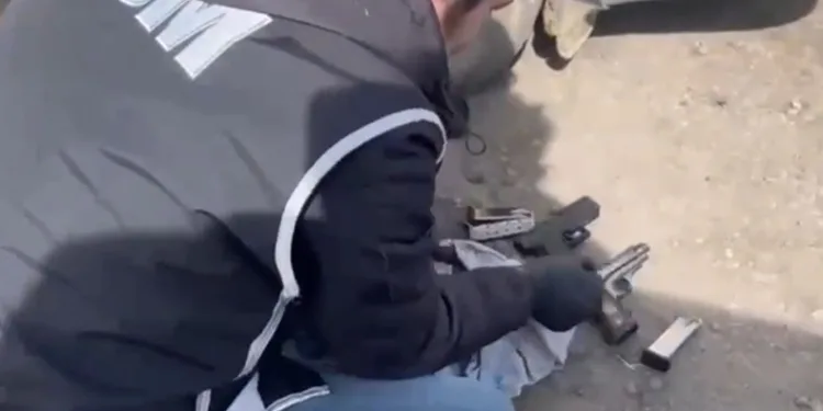 Kars’ta silah tüccarları yakayı ele verdi