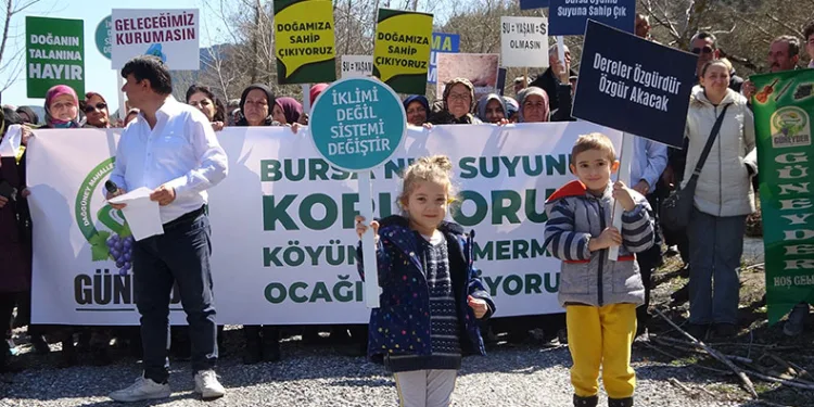 Köylüler Kocasu Deresi’ni tehdit eden mermer ocağı için eylem yaptılar