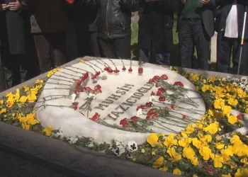 Muhsin Yazıcıoğlu kabri başında dualarla anıldı