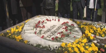 Muhsin Yazıcıoğlu kabri başında dualarla anıldı