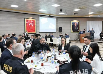 Vali Enver Ünlü, Emniyet personeliyle iftar yaptı