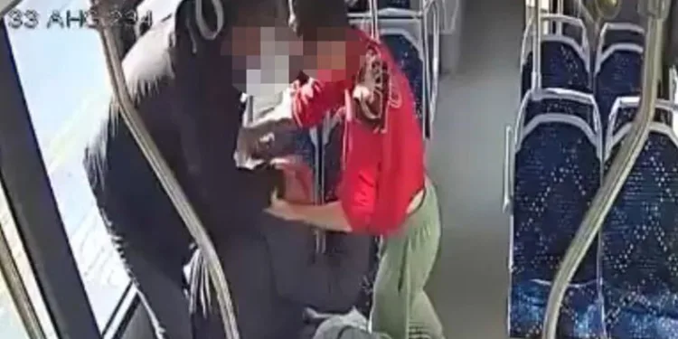 Otobüste yaşlı çifti darp davasında okul müdürüne tahliye