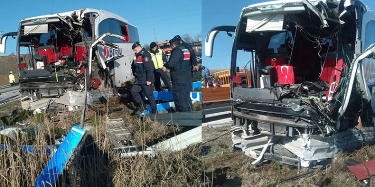 Yolcu otobüsü bariyerlere çarptı: 14 kişi yaralandı