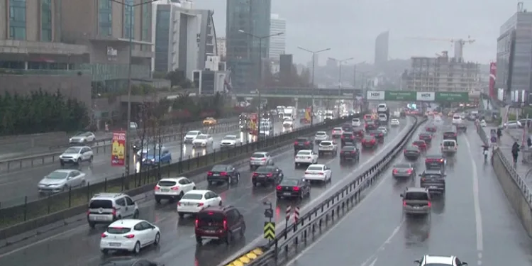 İstanbul’da sağanak yağış etkisini gösterdi