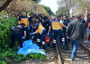 Yolcu trenin çarptığı kadın hayatını kaybetti