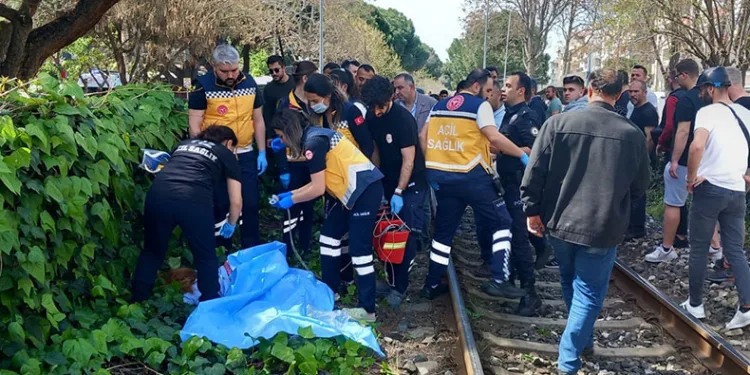 Yolcu trenin çarptığı kadın hayatını kaybetti