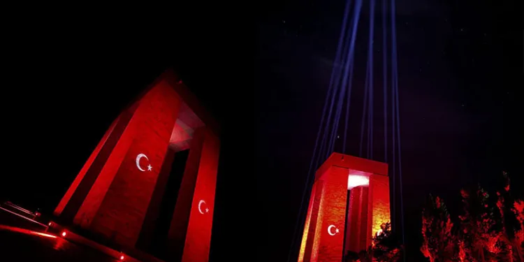Şehitler Abidesi 18 Mart gününe özel ışıklandırıldı