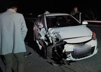 Burdur’da iki otomobil çarpıştı: 3 yaralı