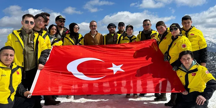 Afyonkarahisar ANDA ekibinden vefa tırmanışı