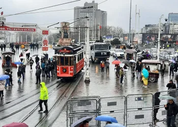 İstanbul Valiliği kararıyla Taksim ve Şişhane metro istasyonu kapatıldı