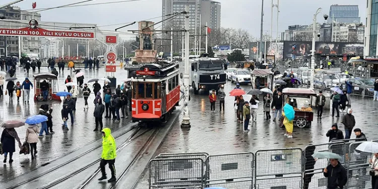İstanbul Valiliği kararıyla Taksim ve Şişhane metro istasyonu kapatıldı