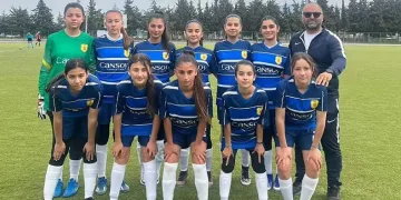 Okulun kız futbol takımı tüm maçlarını kazandı