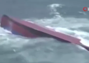 Kimyasal madde yüklü tanker devrildi