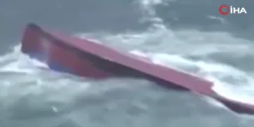 Kimyasal madde yüklü tanker devrildi