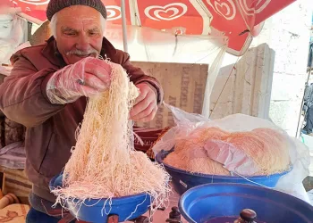 Dededen kalma mesleğini sürdürüyor