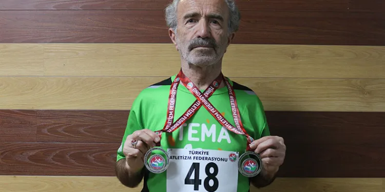 78 yaşında 2 madalyanın sahibi oldu