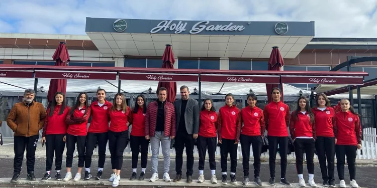 Ağrı’da kız futbol takımına destek