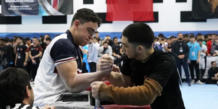 Türkiye Bilek Güreşi Şampiyonası heyecanı Samsun’da yaşanıyor
