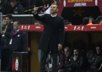 Galatasaray Teknik Direktörü Okan Buruk: “Seyircimizin önünde alışık olmadığımız bir mağlubiyet aldık”