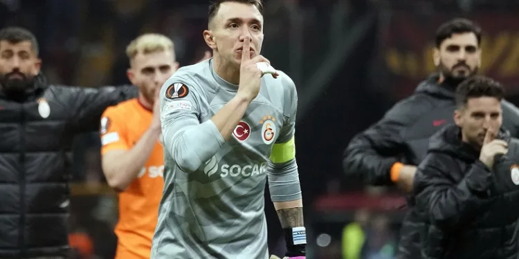 Beşiktaş derbilerinin en deneyimlisi Fernando Muslera