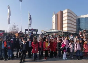 Taşradaki öğrencilerin hayallerini gerçekleştiriyor