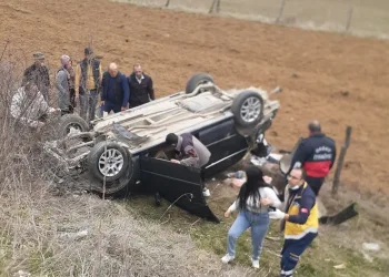 Takla atan otomobilin sürücüsü yaralandı