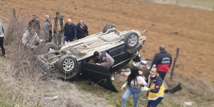 Takla atan otomobilin sürücüsü yaralandı