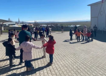 Öğretmen ve öğrencilere afet farkındalık eğitimi verildi