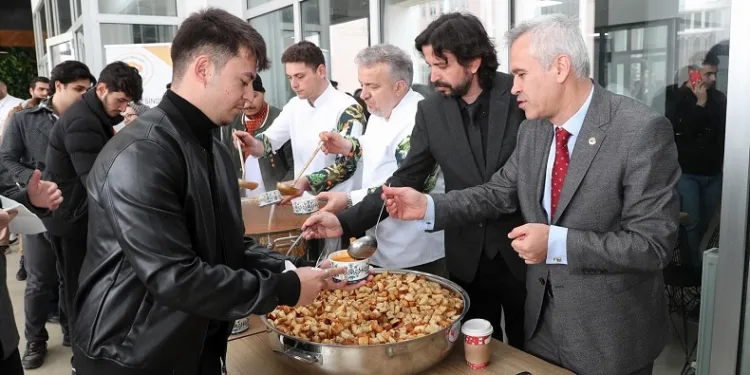 Sinop’un geleneksel tatları öğrencilerinin beğenisine sunuldu