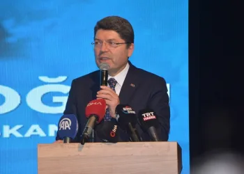 “Yeni bir anayasa yapmanın mücadelesini vereceğiz”