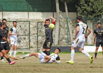Çeşme Belediyespor farklı kazandı, liderliğini sürdürdü
