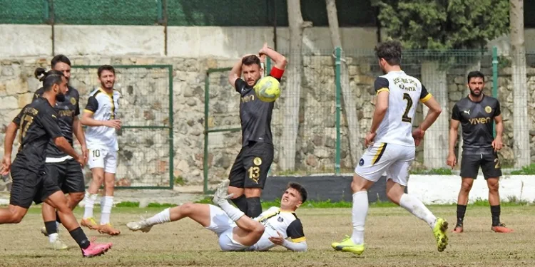 Çeşme Belediyespor farklı kazandı, liderliğini sürdürdü