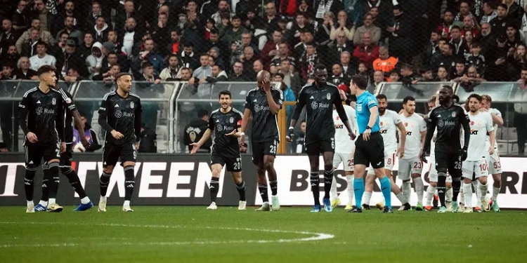 Beşiktaş, yeni stadında ikinci derbi yenilgisini aldı