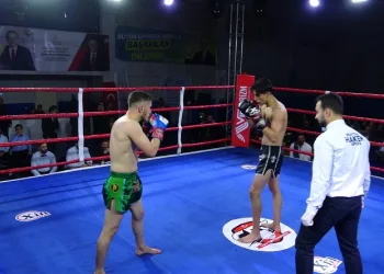 Tatvan’da Türkiye-İran Muaythai gecesi düzenlendi
