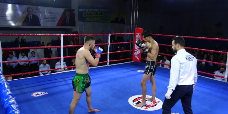 Tatvan’da Türkiye-İran Muaythai gecesi düzenlendi