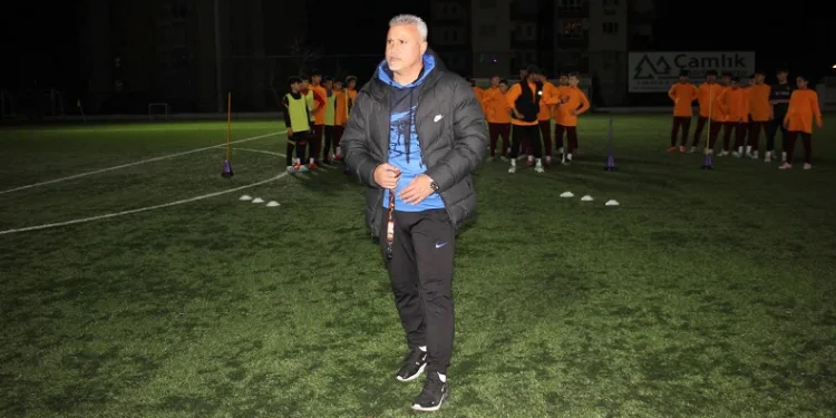 Mustafa Kocabey: “Futbol takımlarının başına futbolcuların geçmesi gerekli”