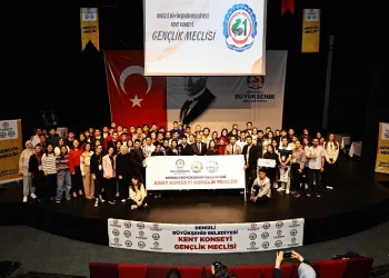 Gençler fikirleriyle yarıştı