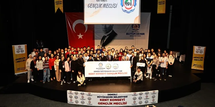 Gençler fikirleriyle yarıştı