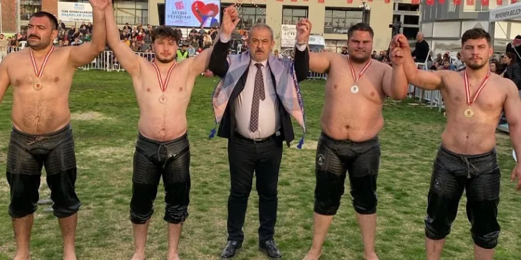 Pamukkale Belediyesporlu pehlivanlar sezona 11 madalyayla başladı